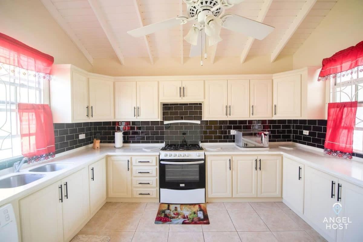 Beachy Cottage I Kitchen I Wi-Fi I Shaded Cabana I Parking Saint Philip Exterior photo