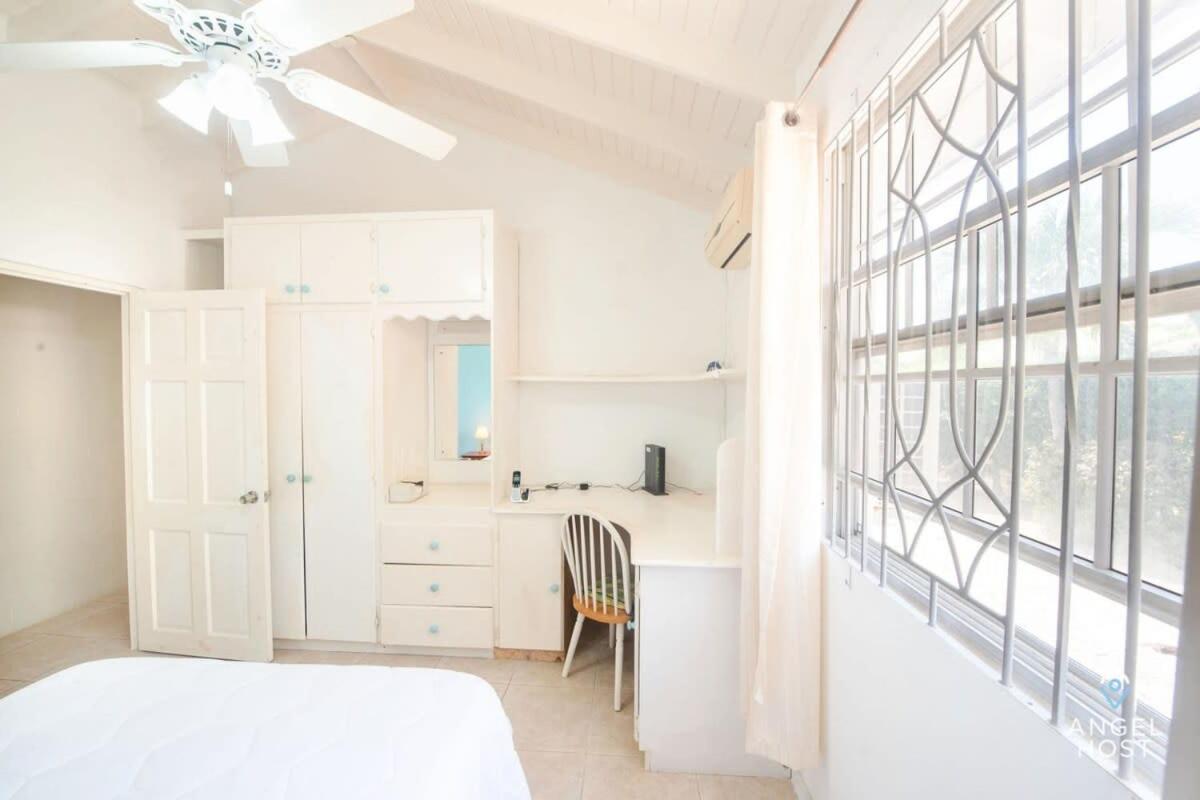 Beachy Cottage I Kitchen I Wi-Fi I Shaded Cabana I Parking Saint Philip Exterior photo