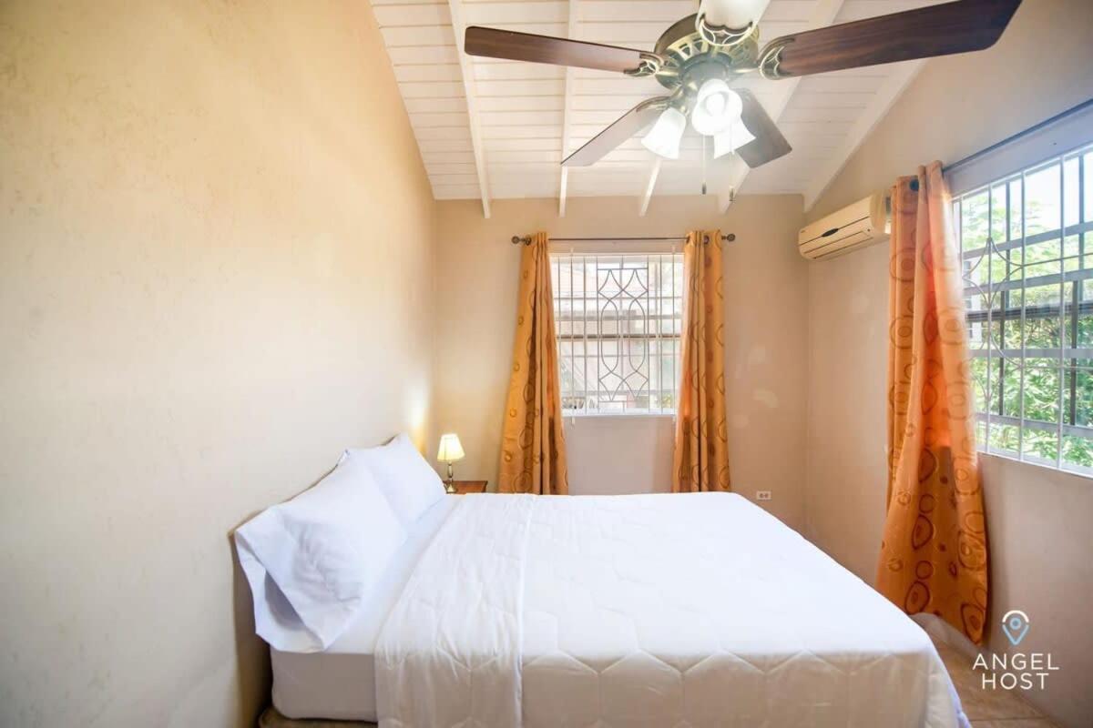 Beachy Cottage I Kitchen I Wi-Fi I Shaded Cabana I Parking Saint Philip Exterior photo
